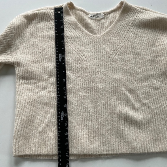 H&M Kids Cropped V-Neck Pullover Sweater Sz 12-14 Cozy Knit Cream Hyggelife Chic - Picture 4 of 7